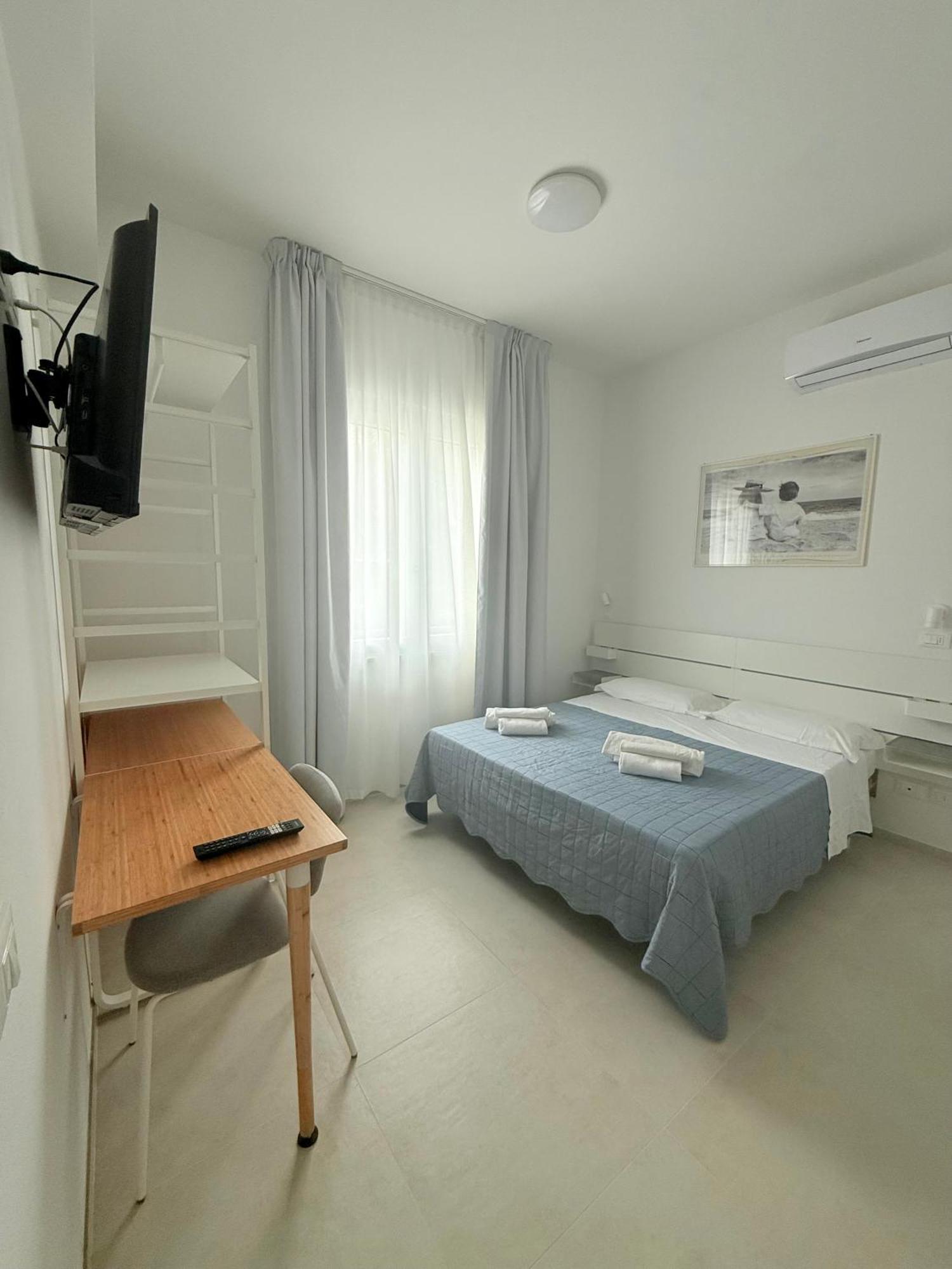 Hotel Pigalle Rimini Kültér fotó