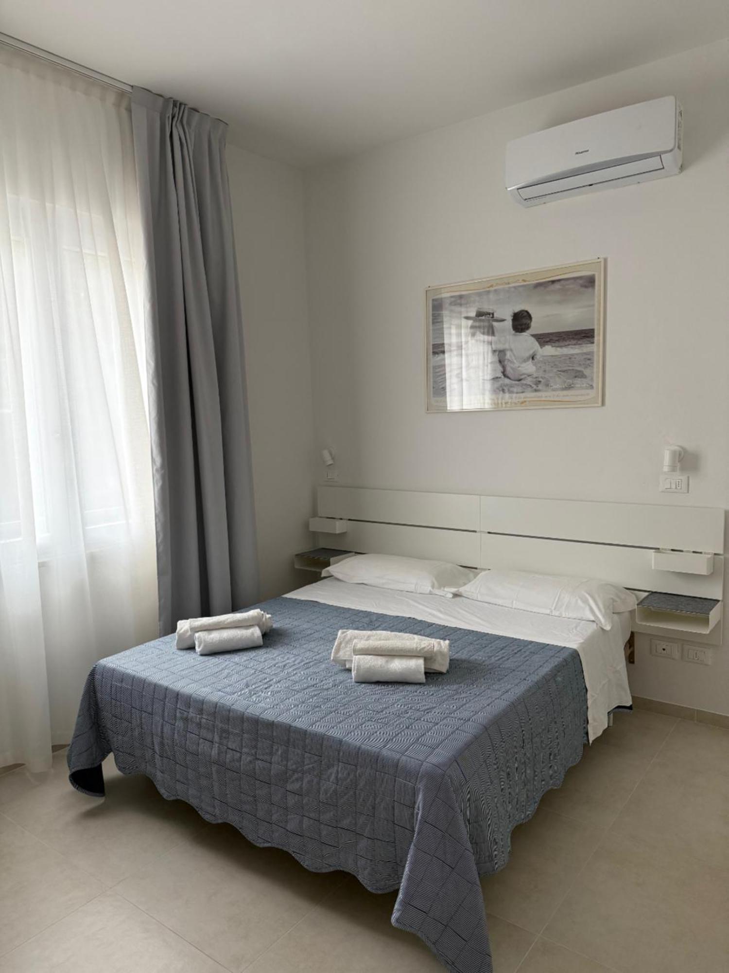 Hotel Pigalle Rimini Kültér fotó