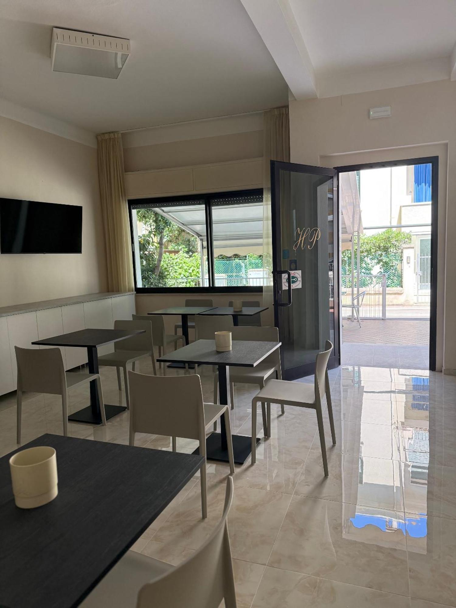 Hotel Pigalle Rimini Kültér fotó