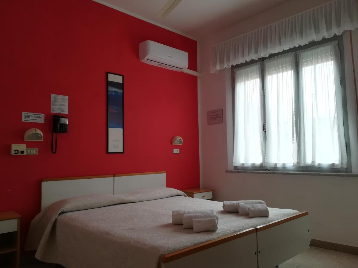 Hotel Pigalle Rimini Kültér fotó